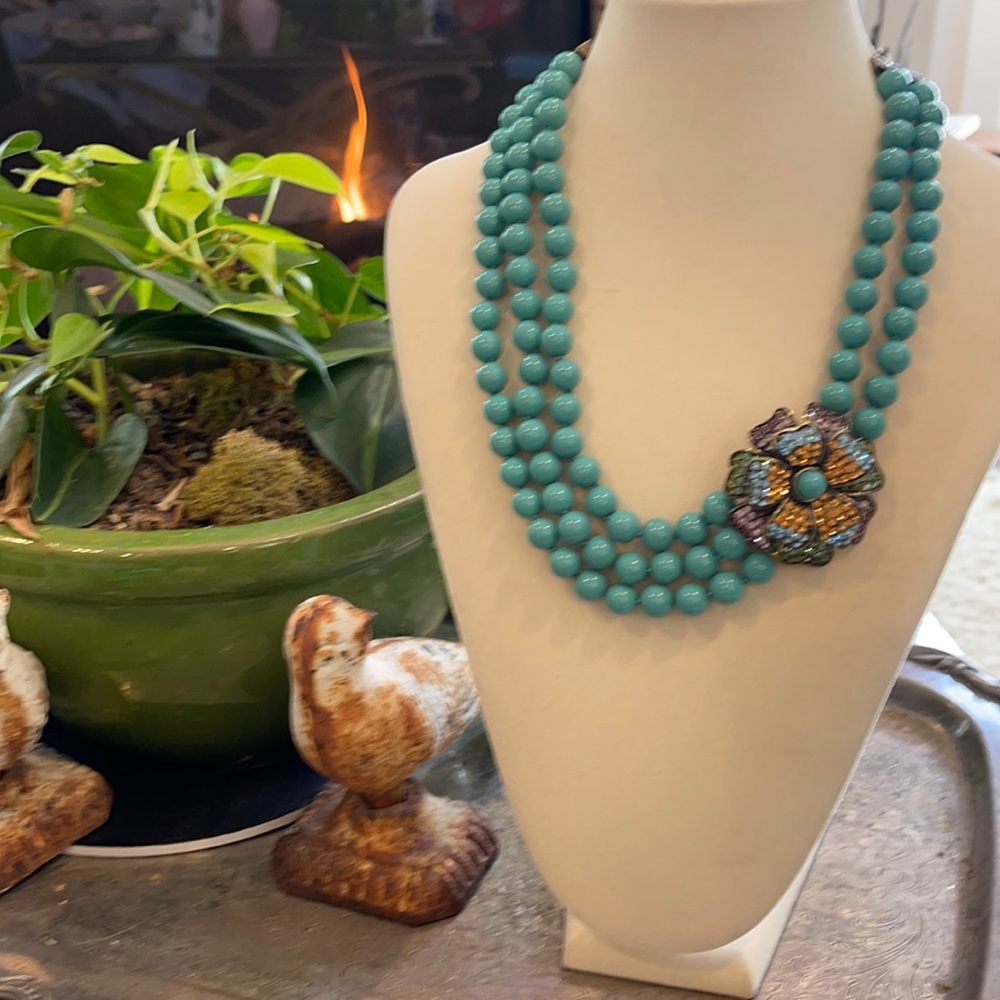 Amazing Heidi Daus blue & crystal necklace